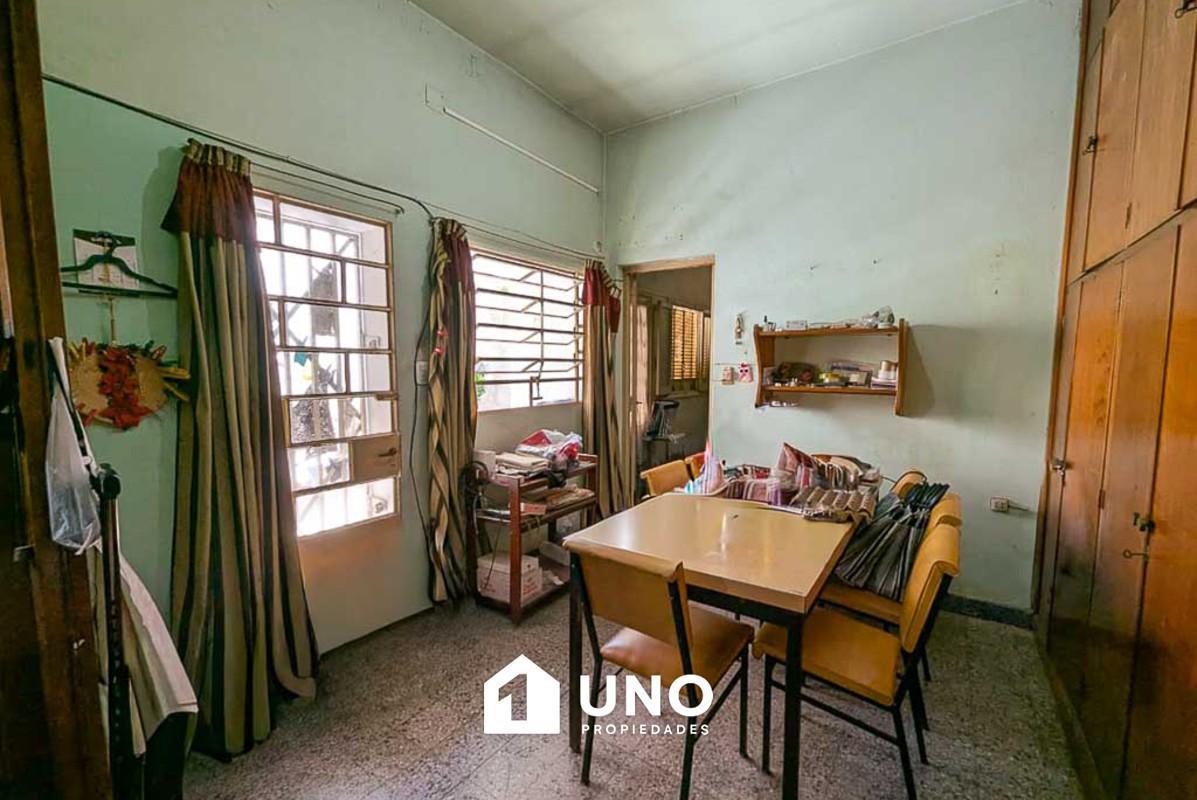 Casa para reciclar de 3 dormitorios. Con patio y terraza.