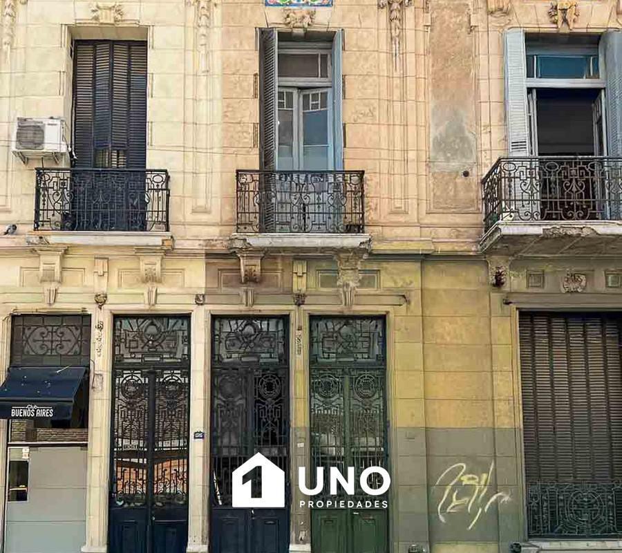 Casa en planta alta con estilo europeo, 4 dormitorios y terraza de uso exclusivo.