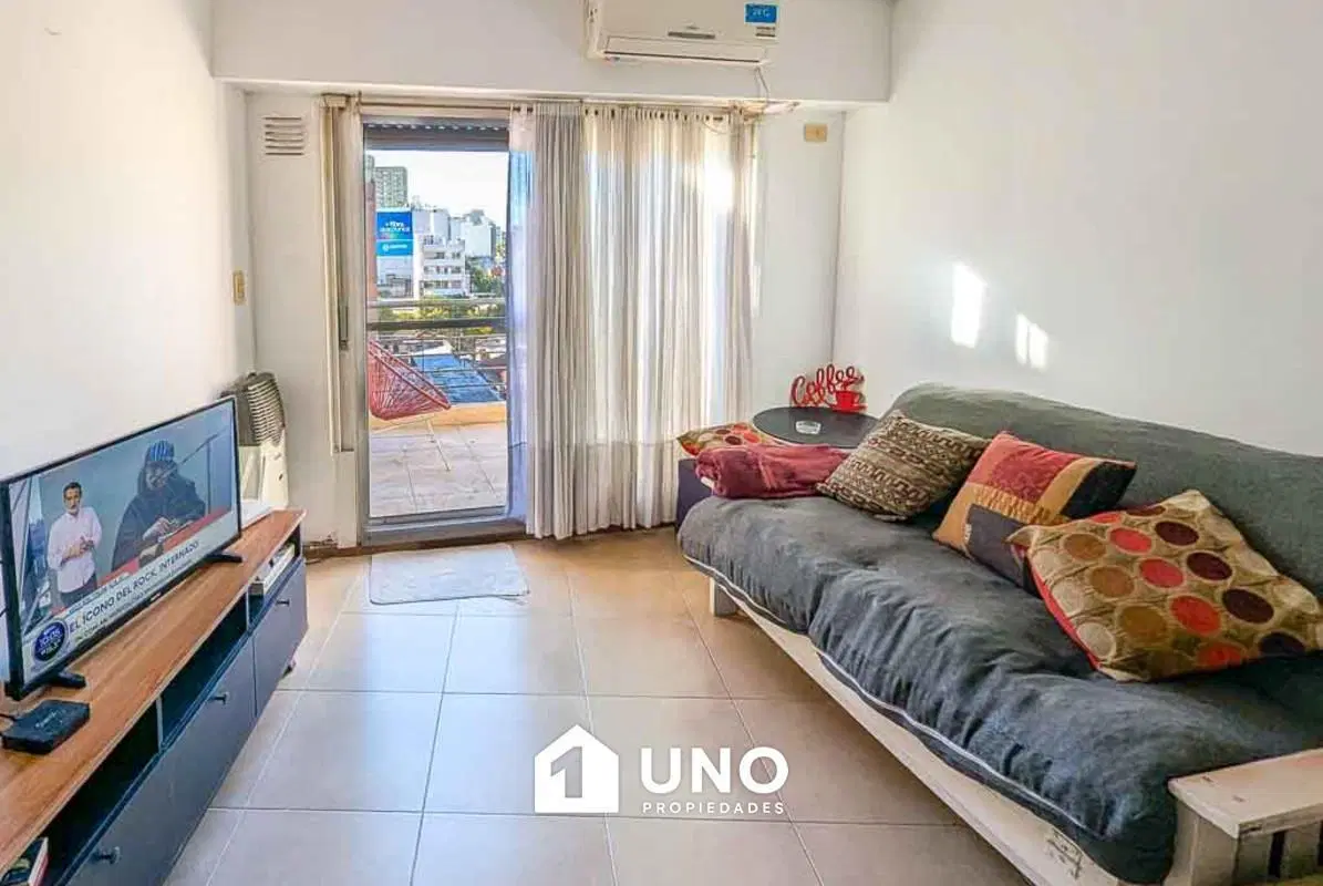 Departamento de 1 dormitorio con amplio balcón en barrio Lourdes. 3