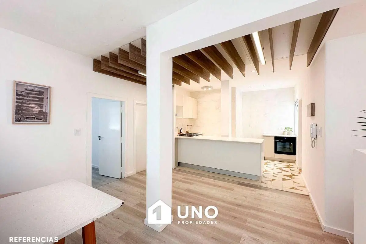 Casa reciclada de 3 dormitorios. Con patio, terraza con parrillero y piscina. 1