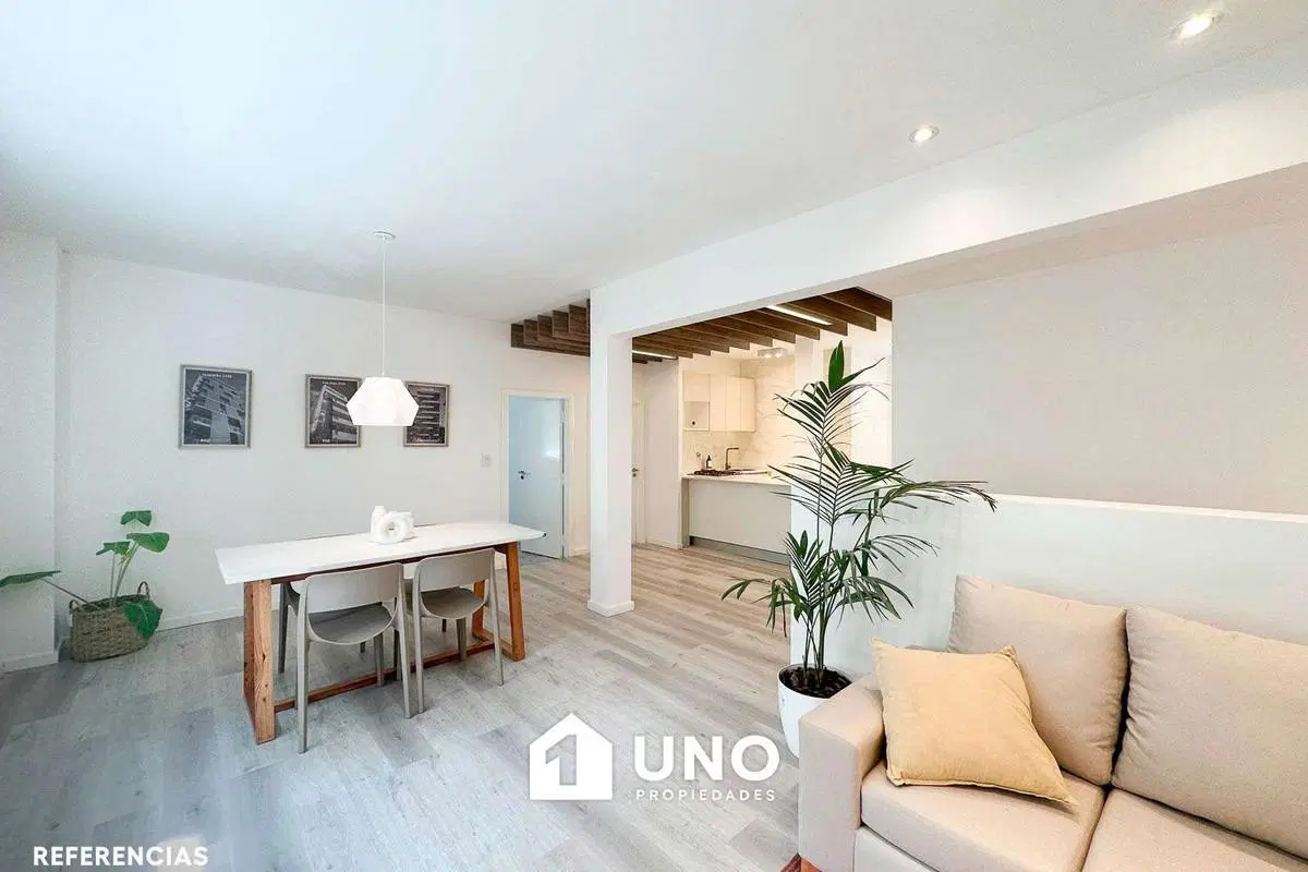 Casa reciclada de 3 dormitorios. Con patio, terraza con parrillero y piscina. 3