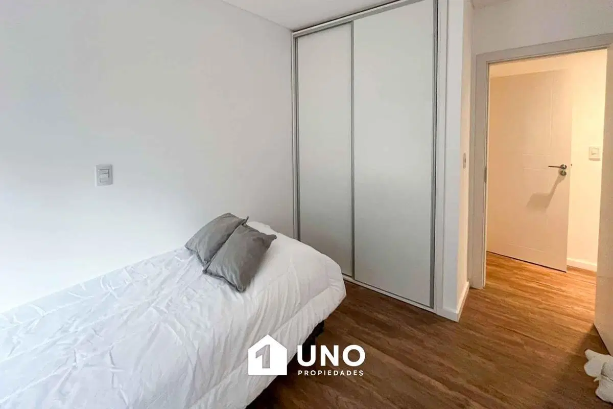 Departamento interno de 2 dormitorios con balcón y amenities. 8