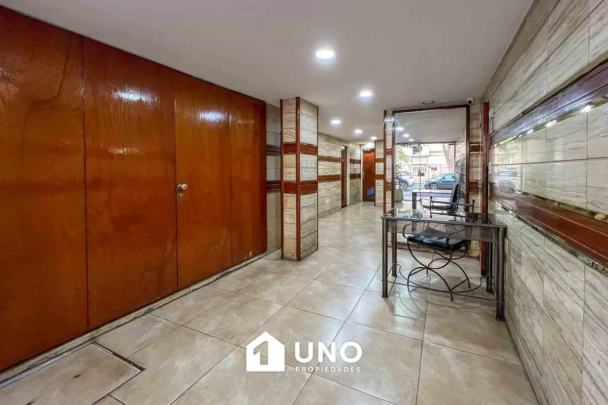 Departamento de 2 dormitorios al contrafrente, con cocina separada. 5