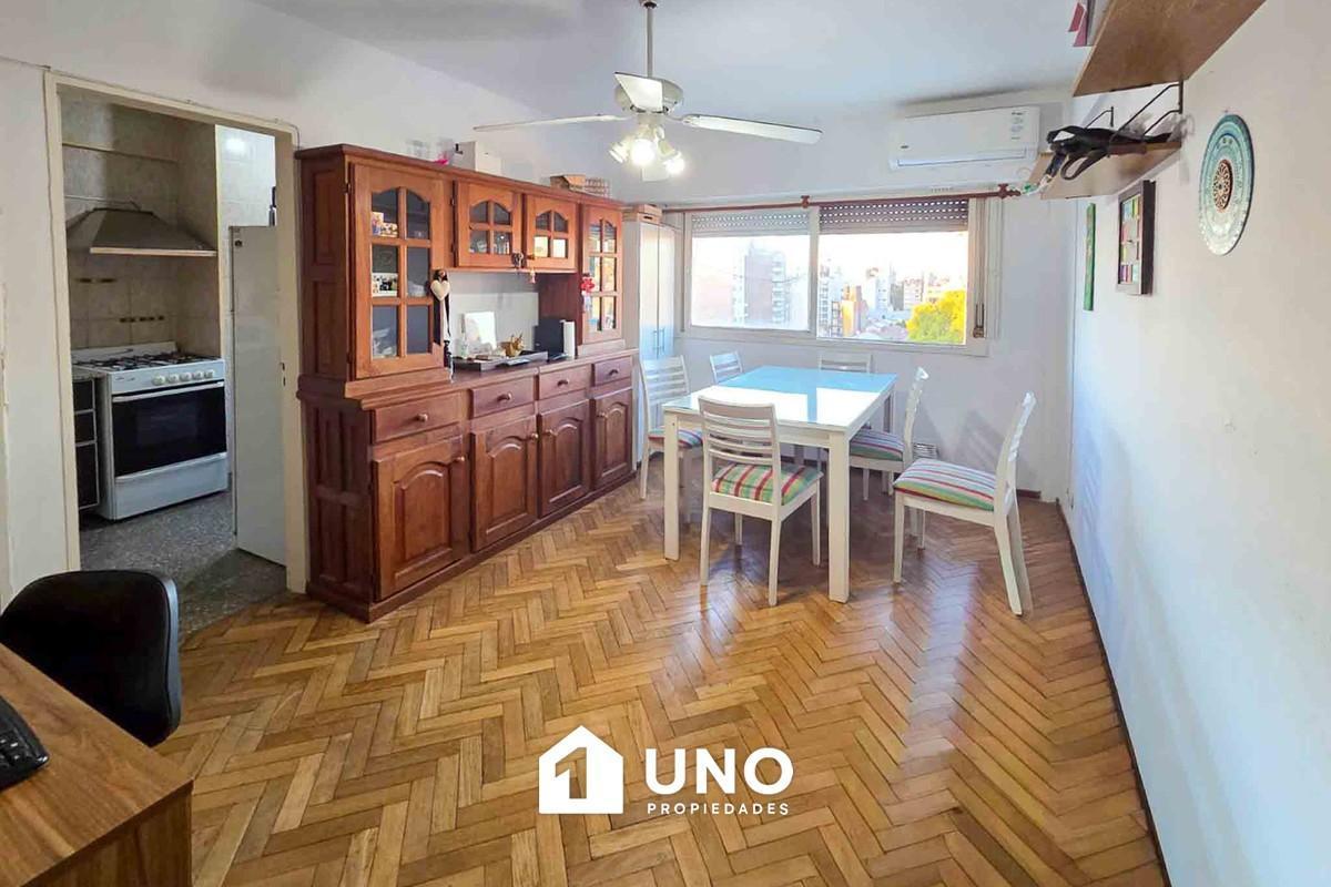 Departamento de 2 dormitorios al contrafrente. Orientado al este.
