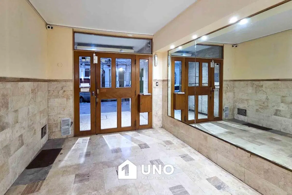 Departamento de 2 dormitorios al contrafrente. Orientado al este. 3
