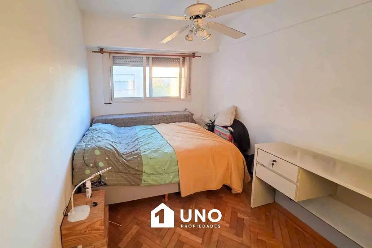 Departamento de 2 dormitorios al contrafrente. Orientado al este. 4