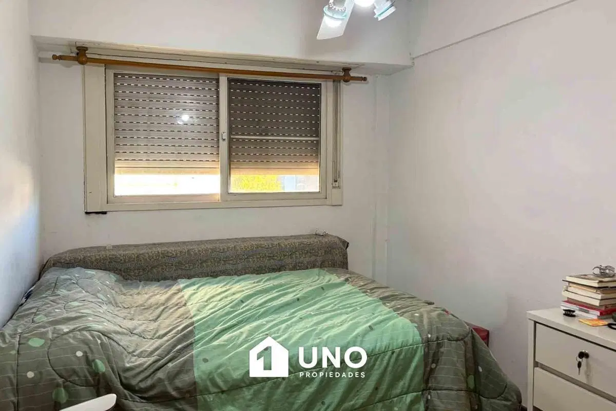Departamento de 2 dormitorios al contrafrente. Orientado al este. 1