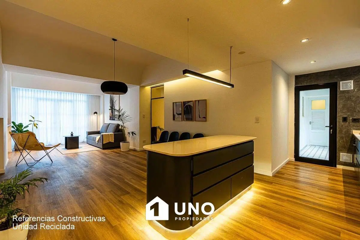 Casa de pasillo reciclada en Pichincha. 3 dormitorios, patio y amenities. Entrega en marzo de 2027. 5