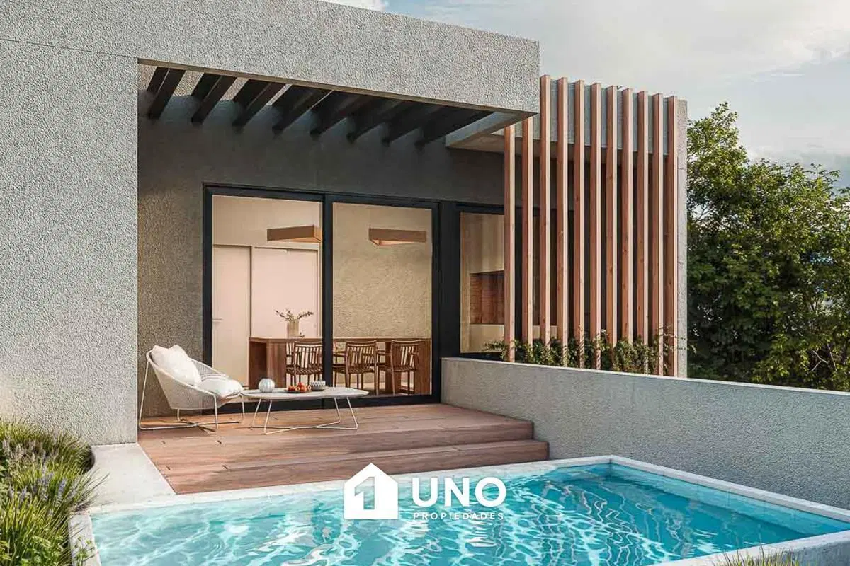 Casa de pasillo reciclada en Pichincha. 3 dormitorios, patio y amenities. Entrega en marzo de 2027. 4