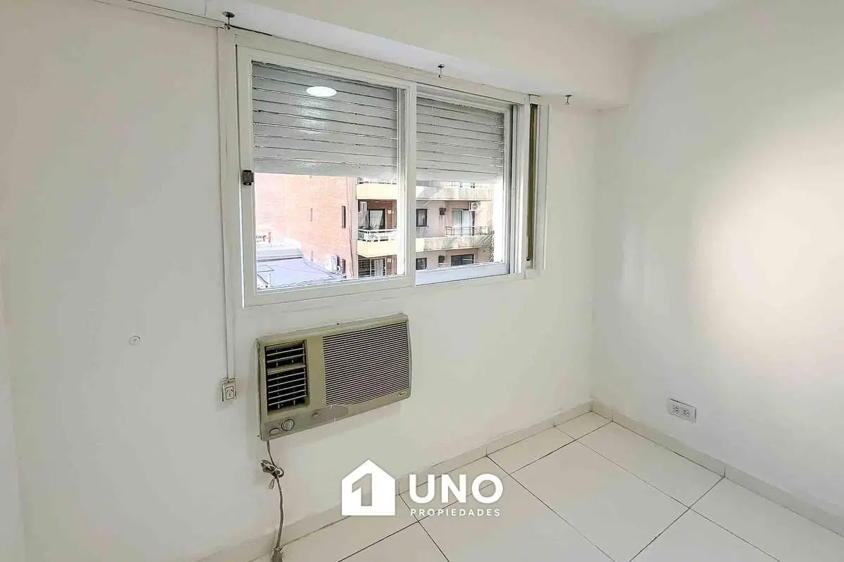Departamento amplio de 3 dormitorios con balcón y buena iluminación. Zona río. 8