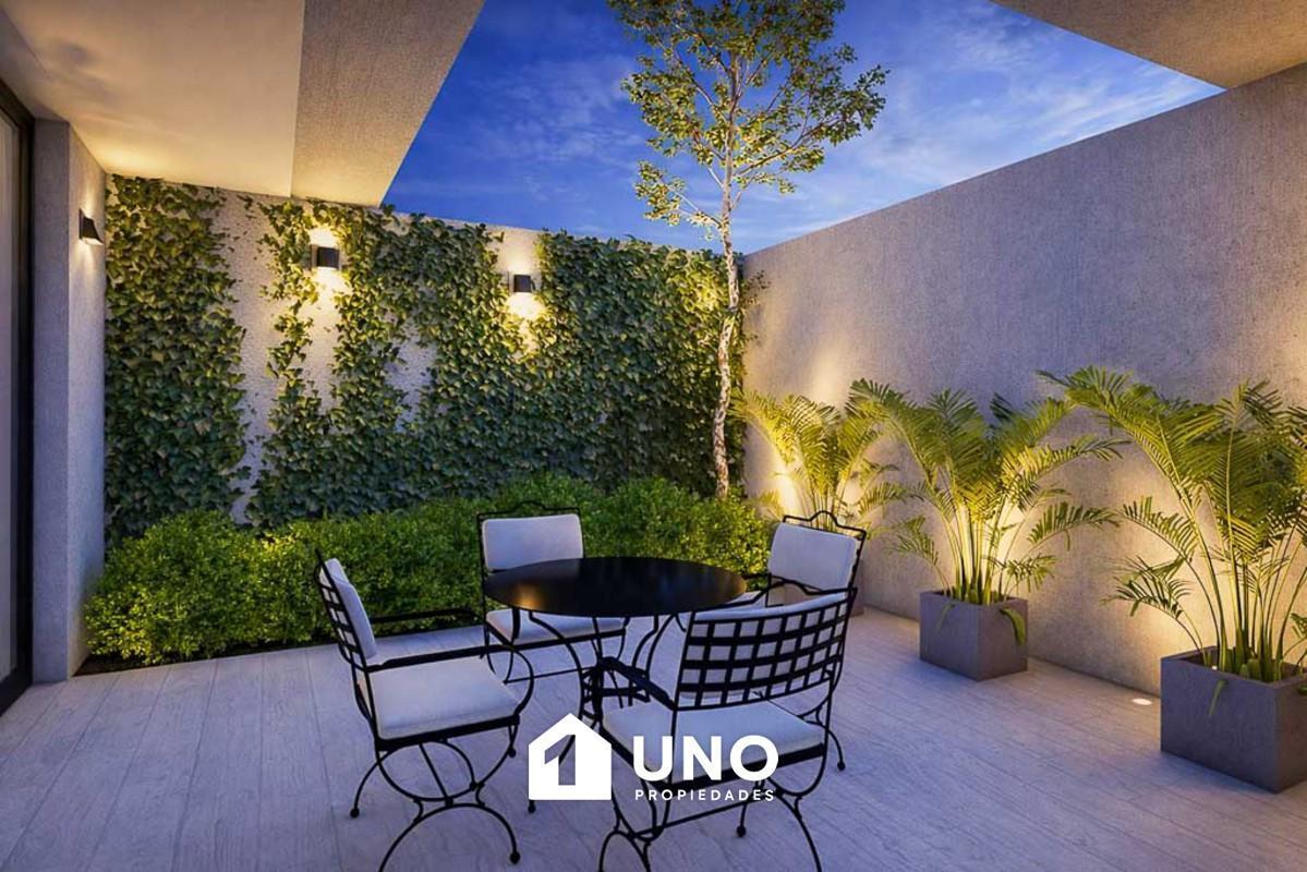 Casa de pasillo de 3 dormitorios con terraza y patio exclusivo.