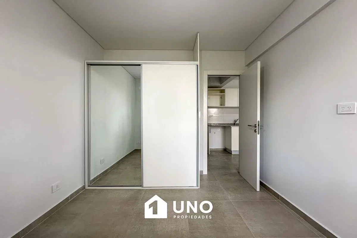Departamento de 1 dormitorio con balcón al frente y amenities. 5