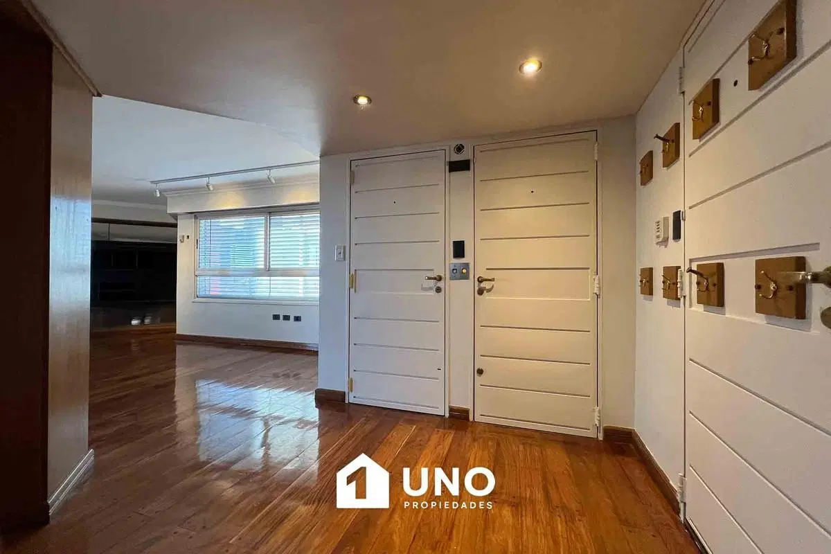 Piso exclusivo de 3 dormitorios con terraza y patio. 2