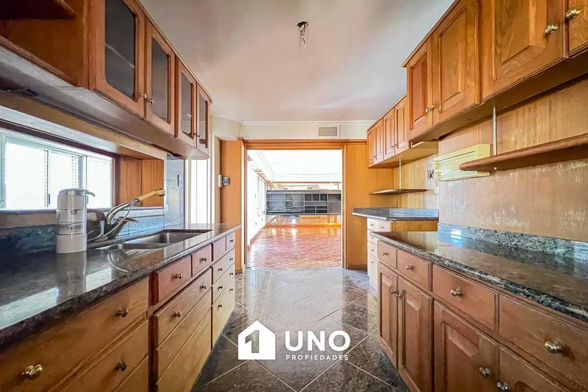 Piso exclusivo de 3 dormitorios con terraza y patio. 4