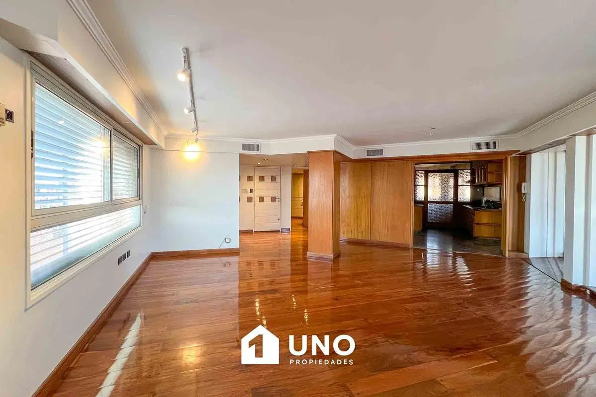 Piso exclusivo de 3 dormitorios con terraza y patio. 4