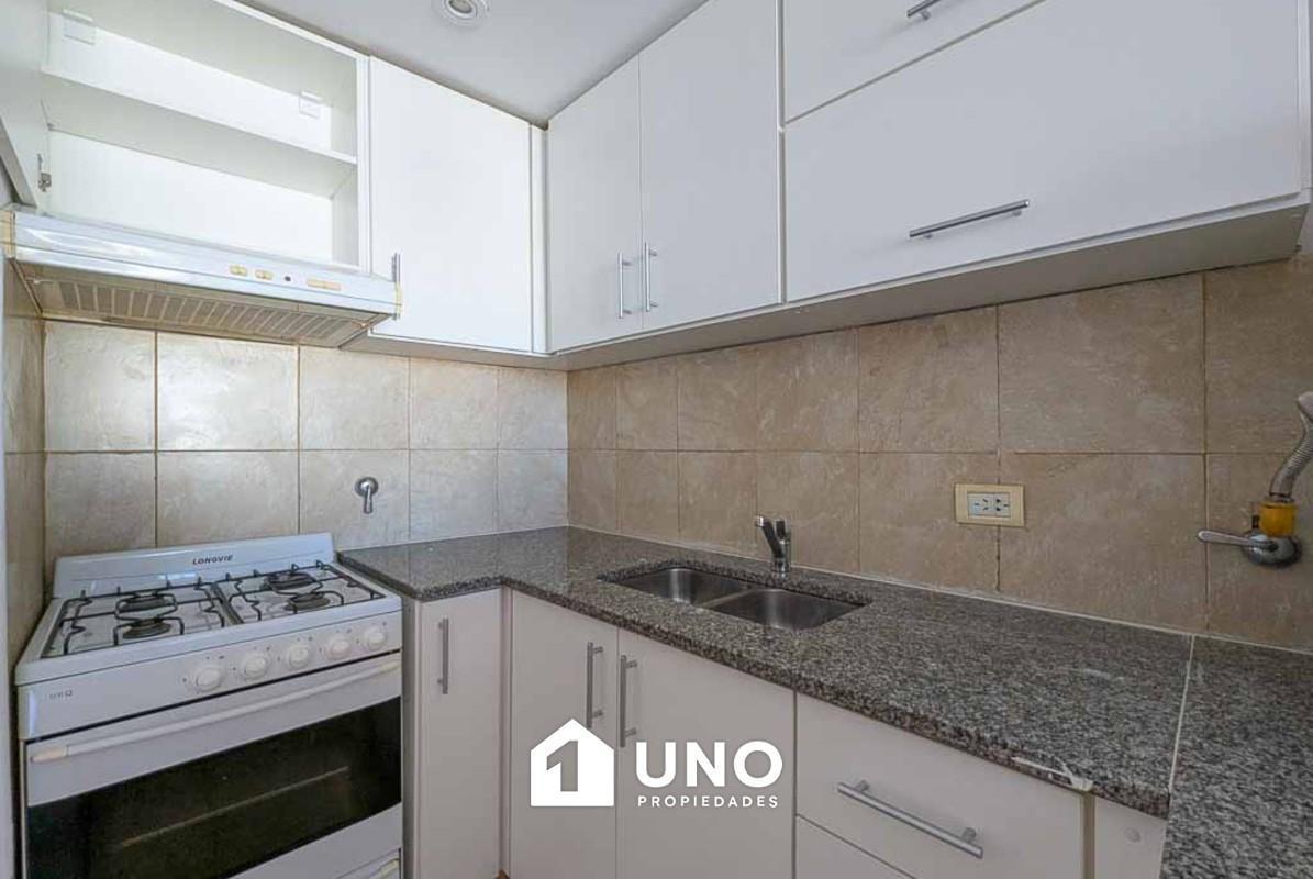 Foto de Monoambiente en barrio Lourdes, con balcón y vista panorámica, imagen 2