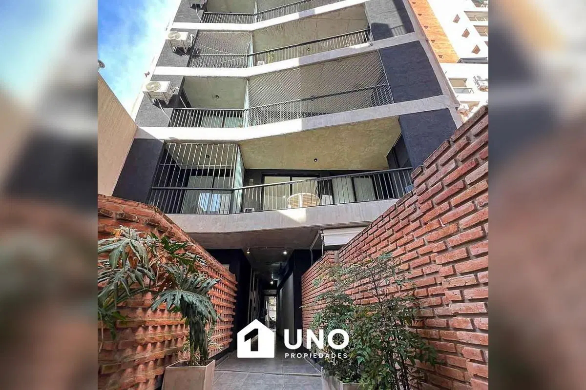 Departamento semipiso con balcón y amenities, ambiente único y ventilación cruzada. 4