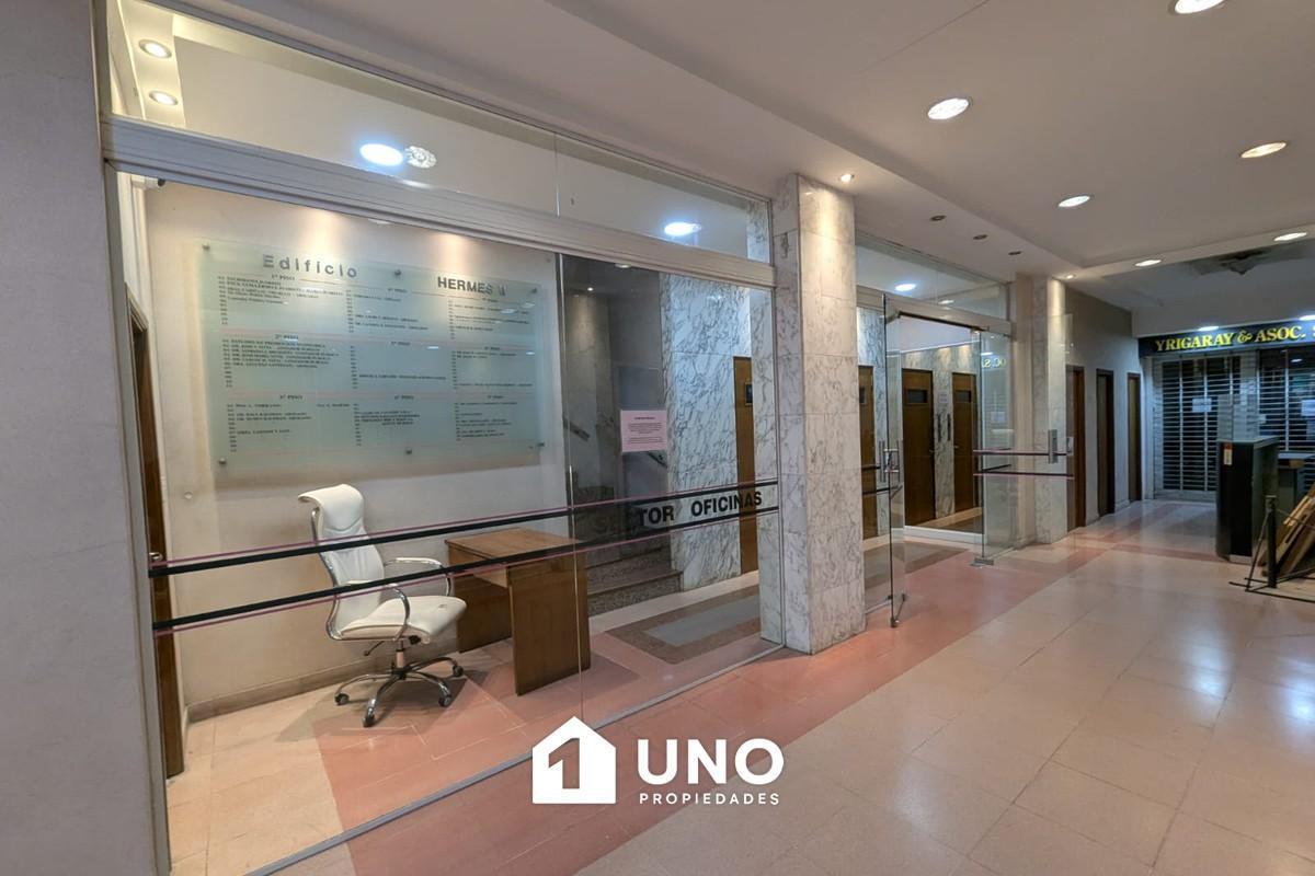 Dos oficinas 25 metros cuadrados totales y una baulera. Doble ingreso.