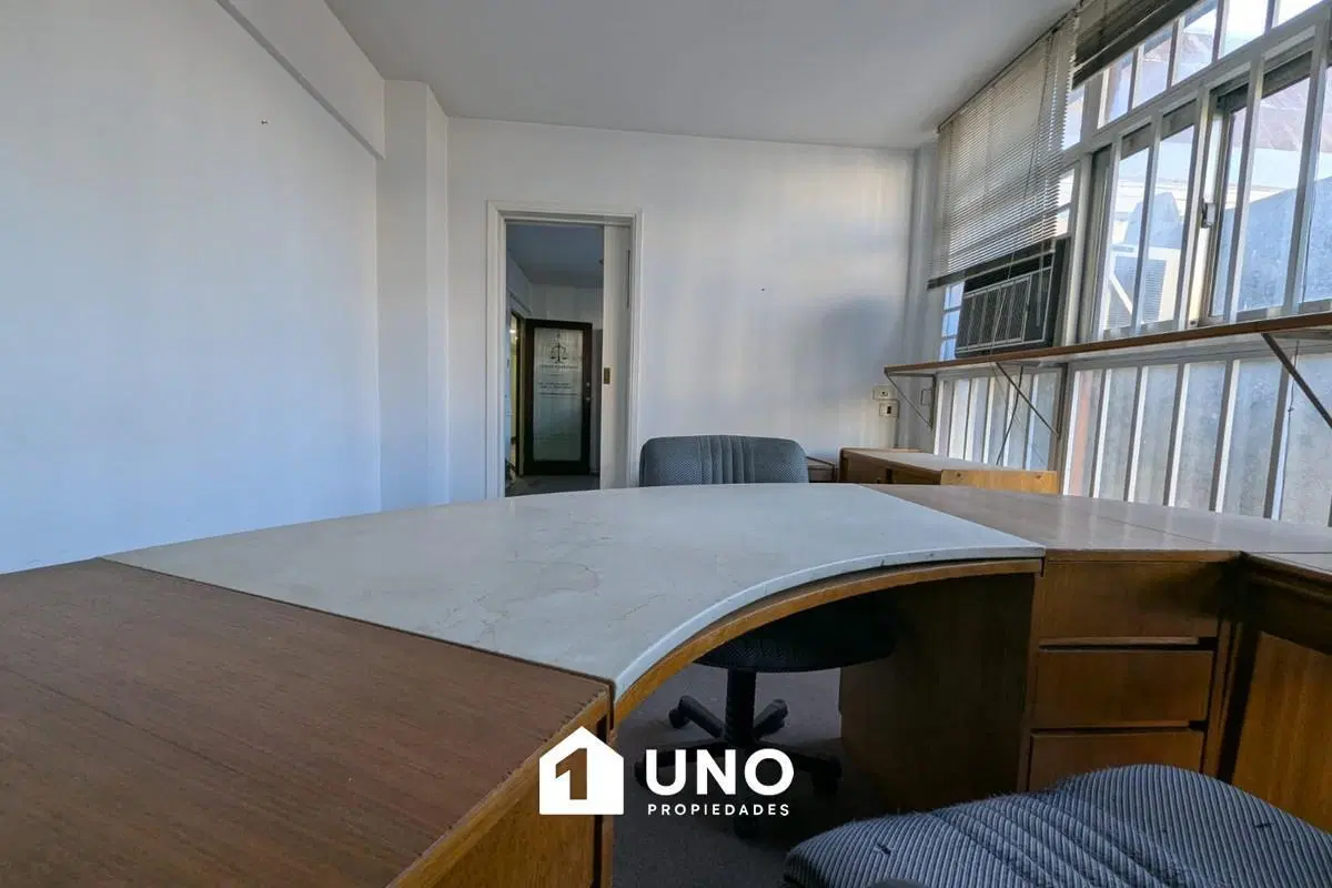 Dos oficinas 25 metros cuadrados totales y una baulera. Doble ingreso. 5