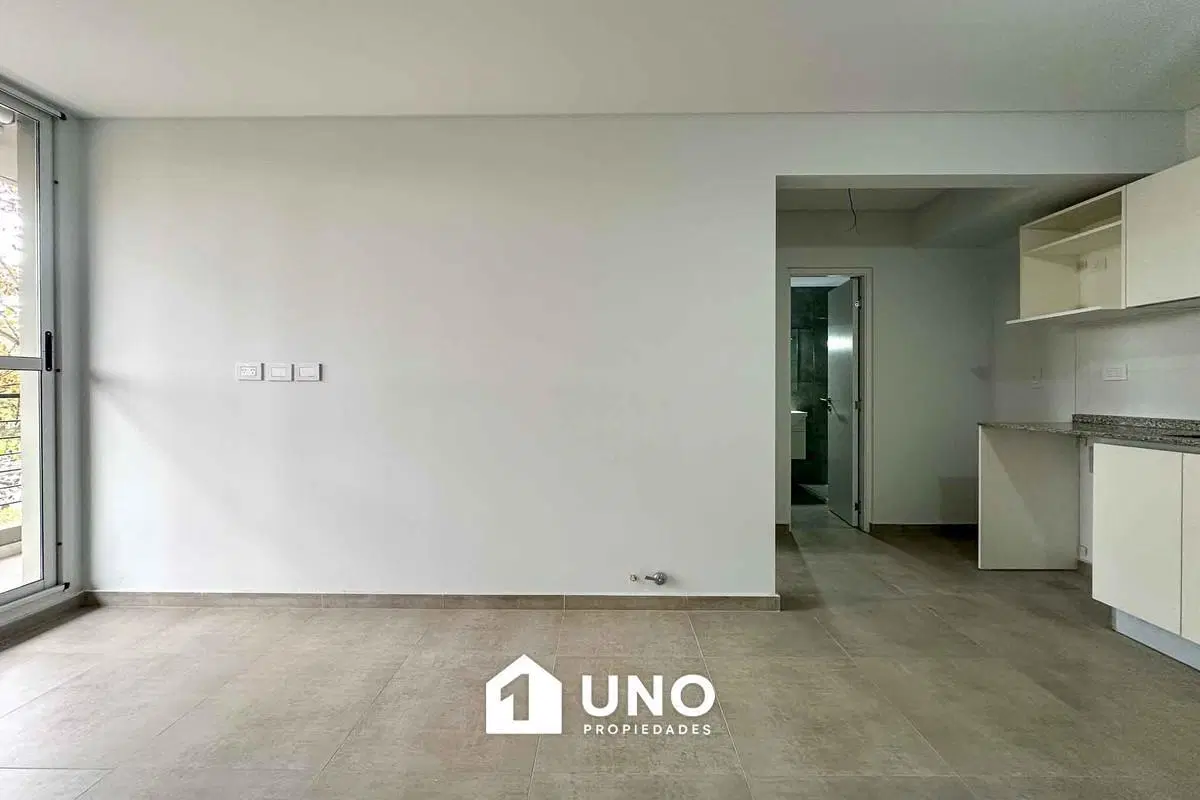 Departamento amplio de 1 dormitorio, con cochera incluida. Edificio con amenities. 4