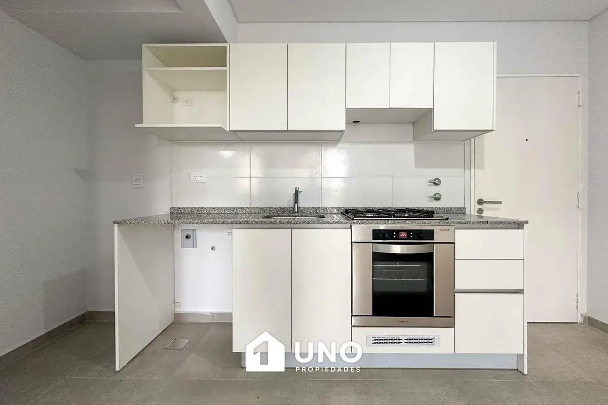 Departamento amplio de 1 dormitorio, con cochera incluida. Edificio con amenities. 3