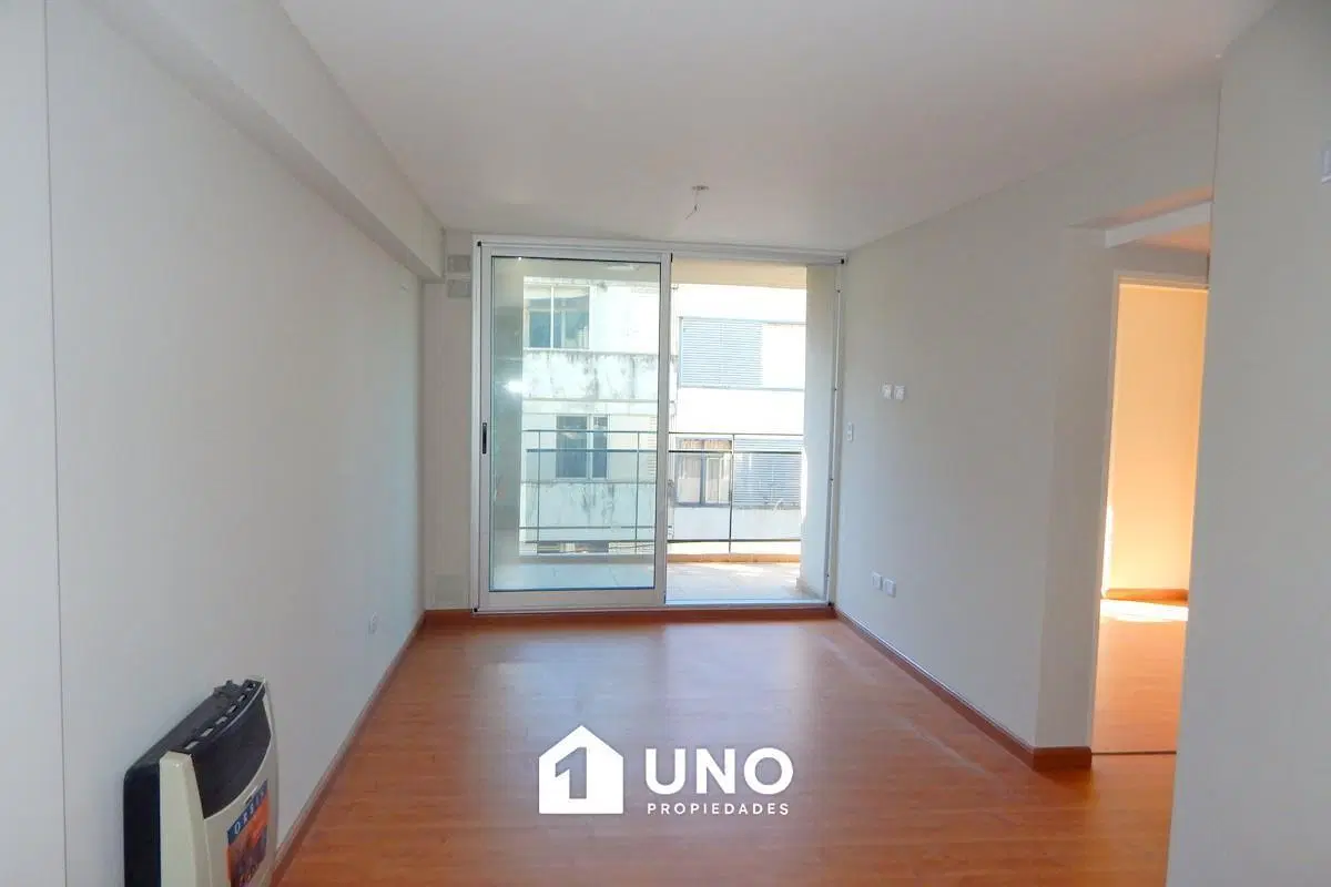 Departamento de 1 dormitorio con balcón y amplia cocina. 8