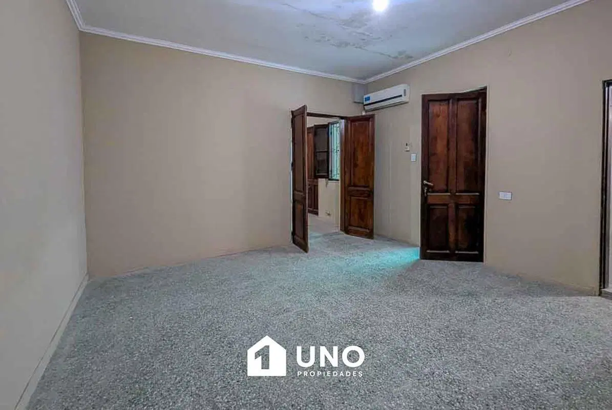 Departamento de pasillo reciclado (PH) de 2 habitaciones con patio, terraza y quincho. Barrio Pichin 4