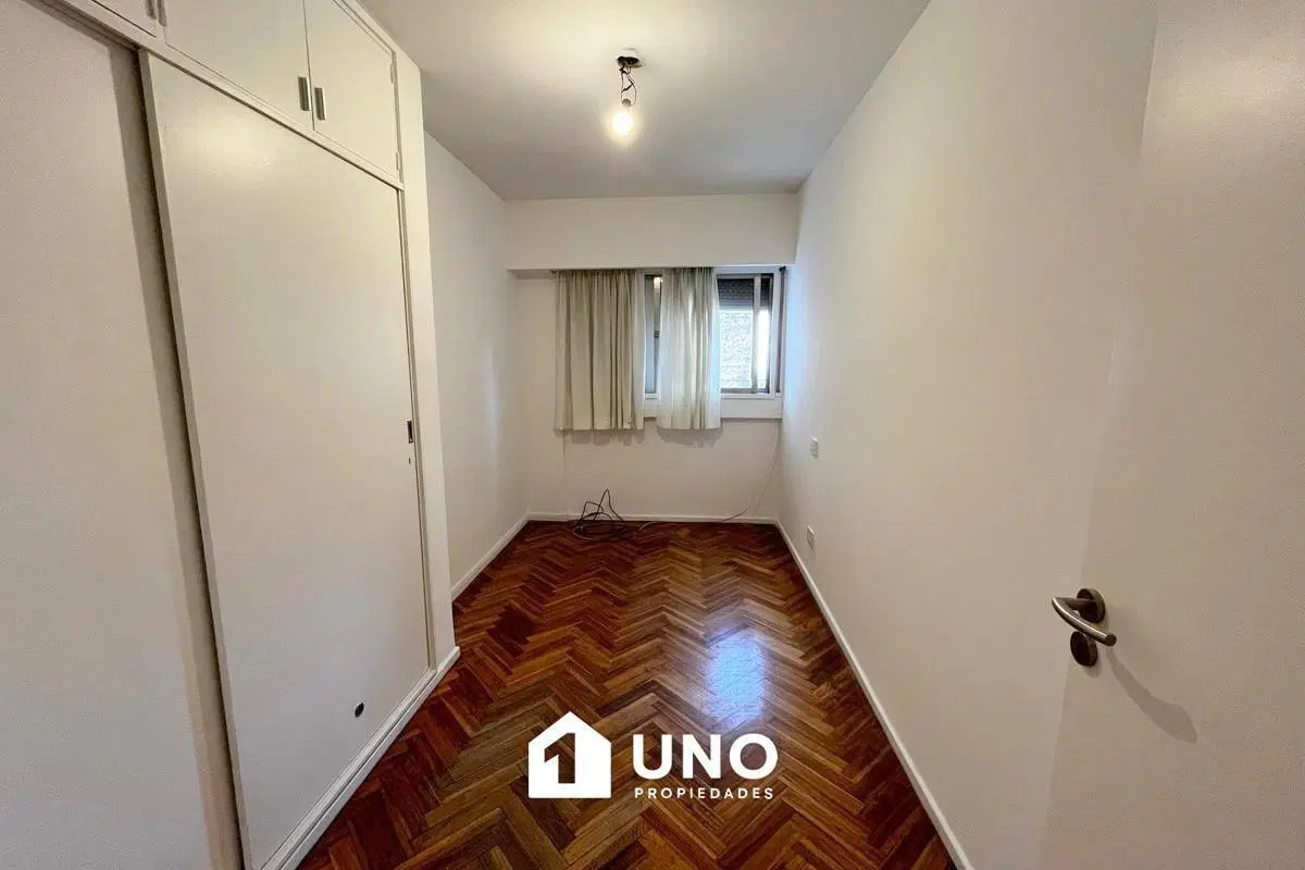 Departamento de 3 dormitorios con balcón y cochera. Excelente ubicación. 5