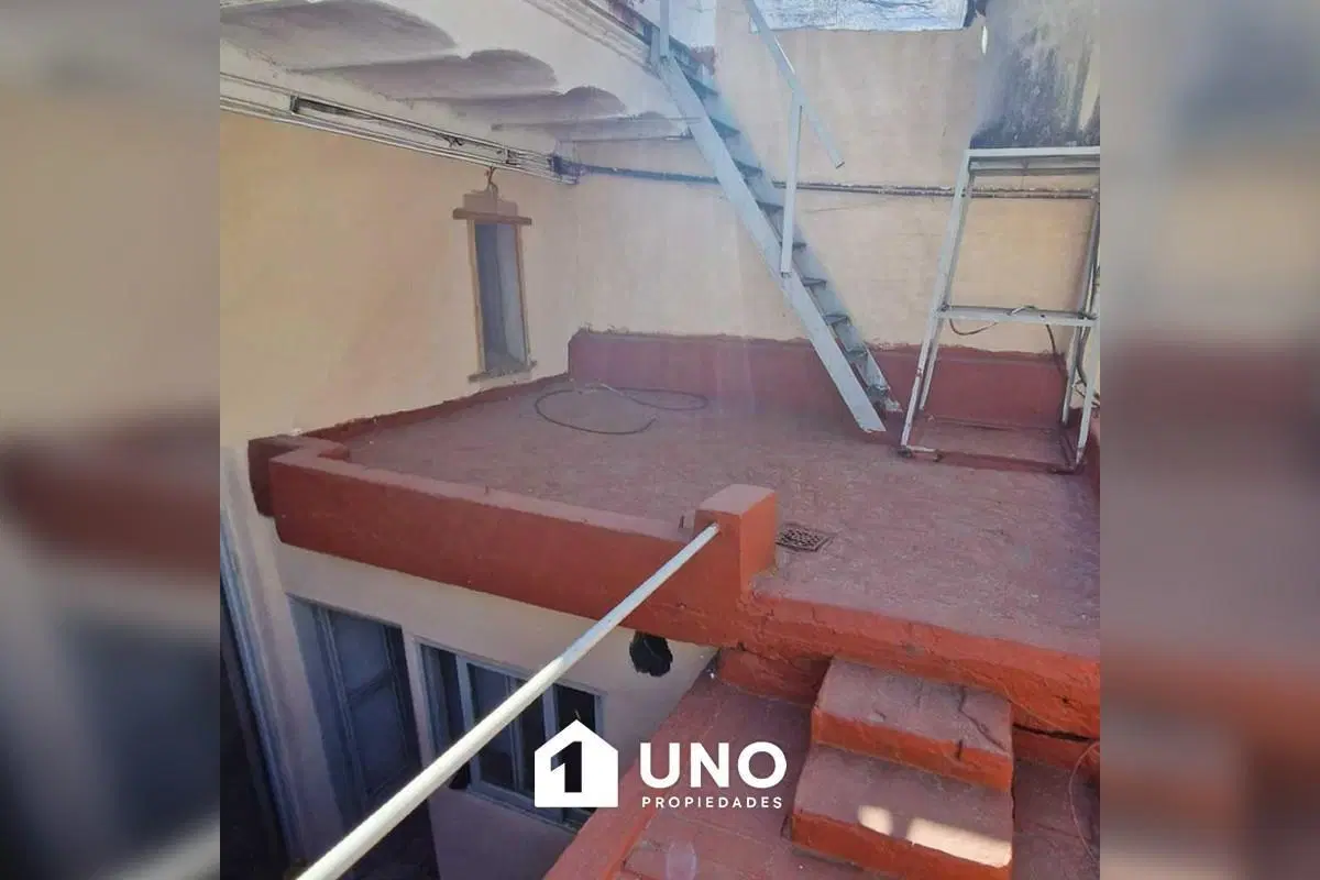 Casa de 1 dormitorio con terraza y patio, no PH, cerca de facultades. 4