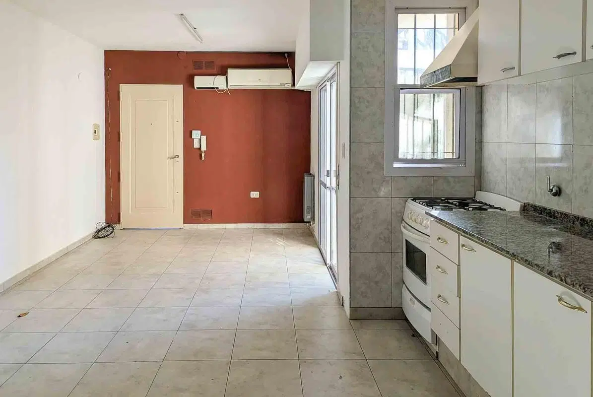 Departamento de pasillo (PH) con 2 dormitorios y patio. Apto crédito hipotecario. 3