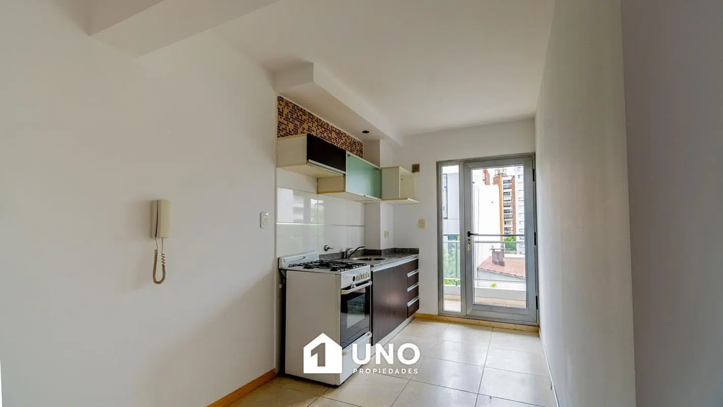 Dpto de 1 Dormitorio Externo con Balcones y Ventilación Cruzada en Barrio Martin. 4
