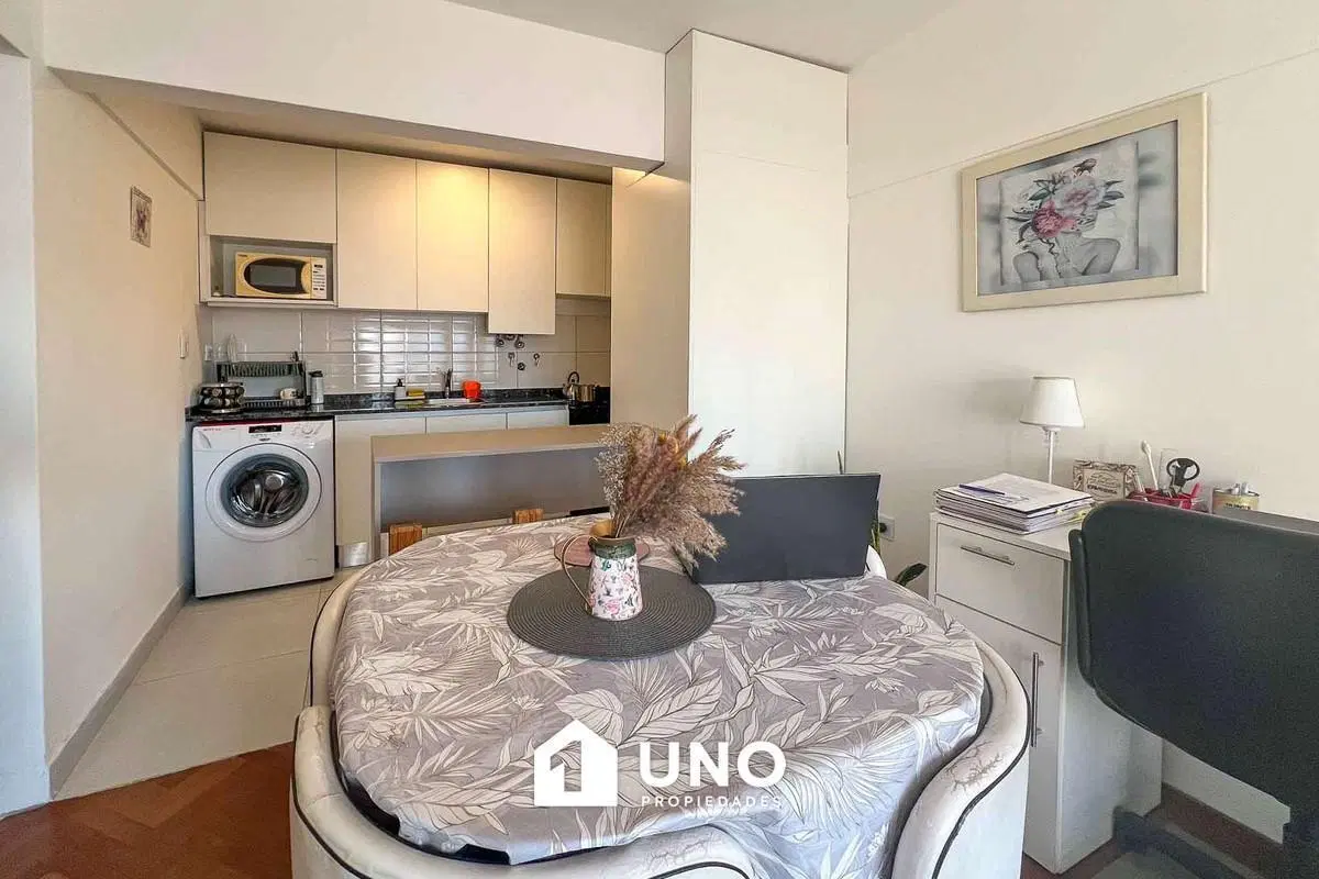 Departamento reciclado de 1 dormitorio, muy luminoso. Alquilado hasta enero del 2027. 4