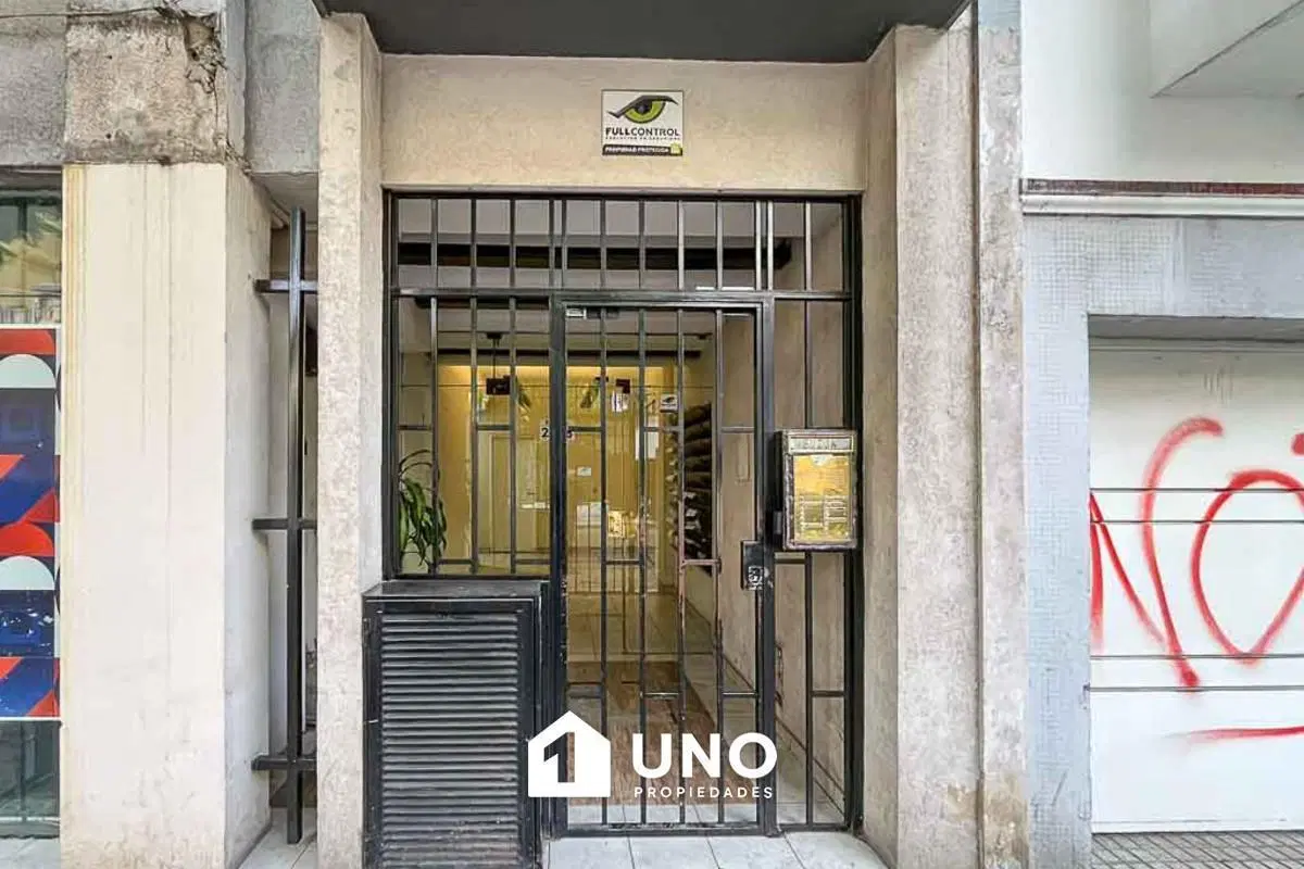 Departamento luminoso de 1 dormitorio con balcón terraza. Apto crédito. 2
