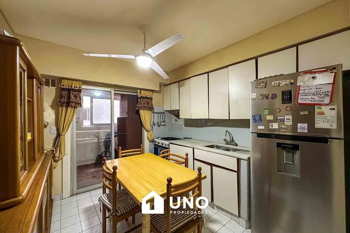 Departamento de 2 dormitorios con balcón orientado al norte. Apto crédito. 4
