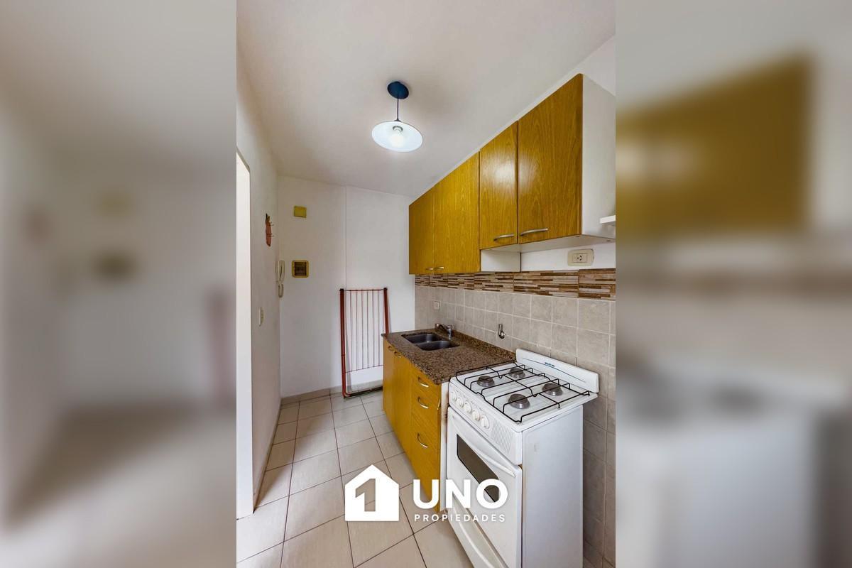 Foto de Departamento externo en zona centro con balcón al frente., imagen 2