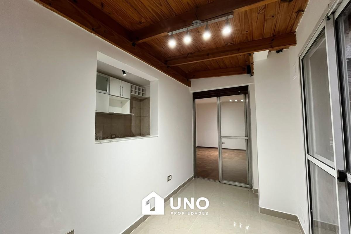 Foto de Departamento de un dormitorio con patio y comodín., imagen 2