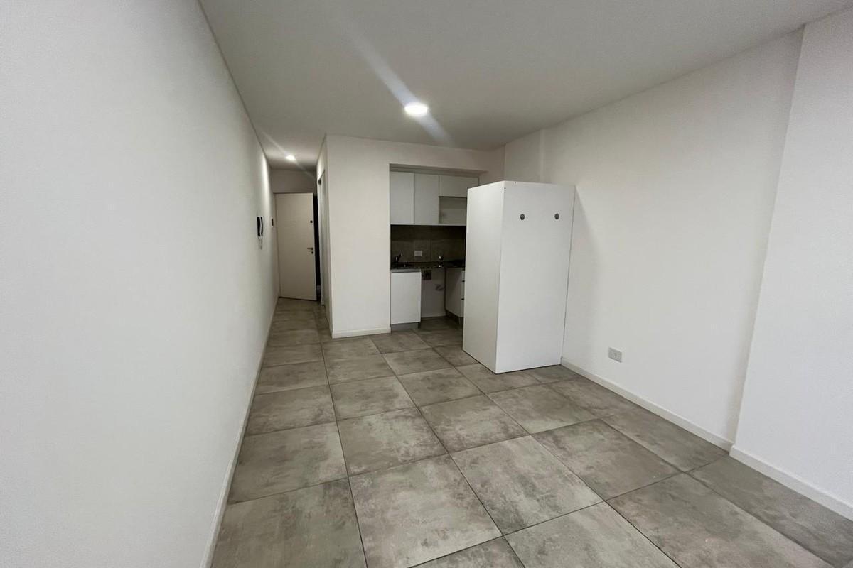 Foto de Departamento monoambiente con patio de uso exclusivo., imagen 1