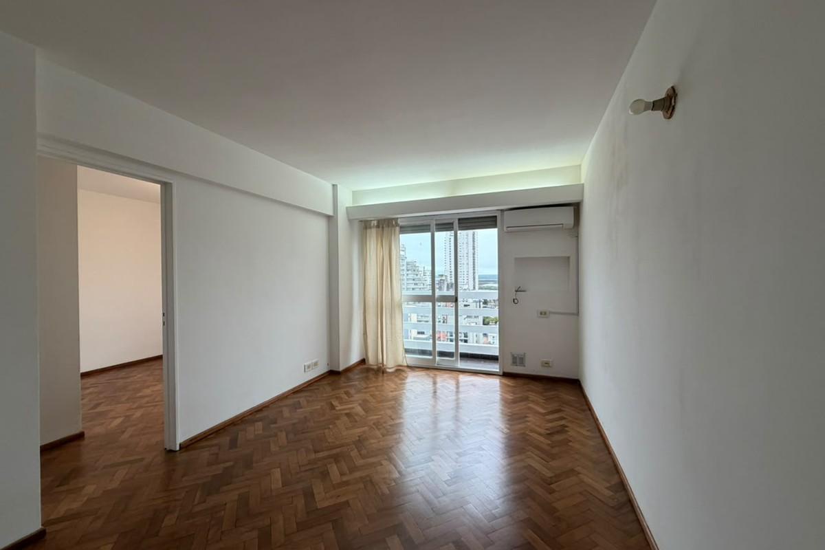 Foto de Departamento un dormitorio con balcón con vista al río., imagen 2