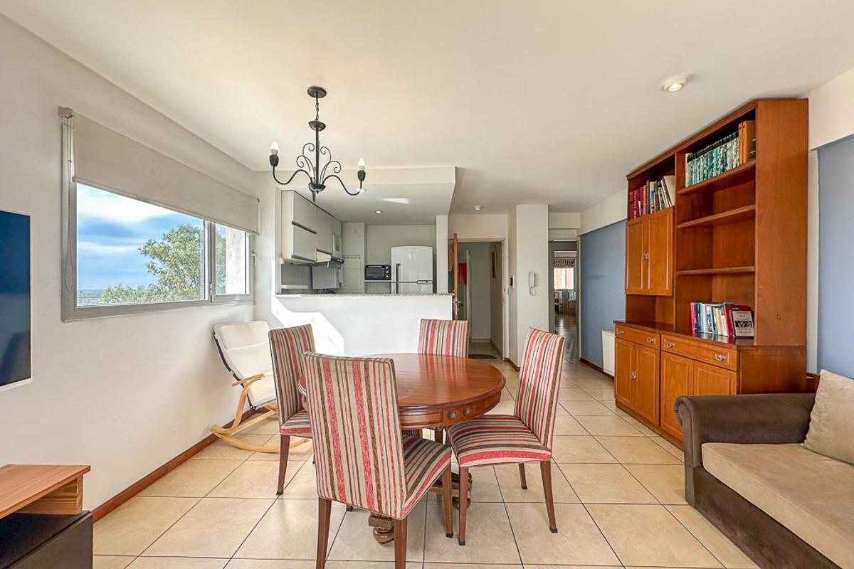 Foto de Piso exclusivo de 2 dormitorios con vista panorámica del río, balcón, imagen 2