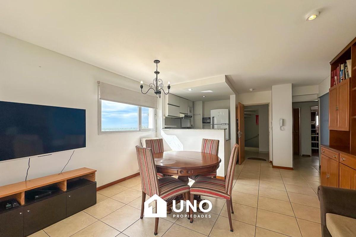 Foto de Piso exclusivo de 2 dormitorios con vista panorámica del río, balcón, imagen 1