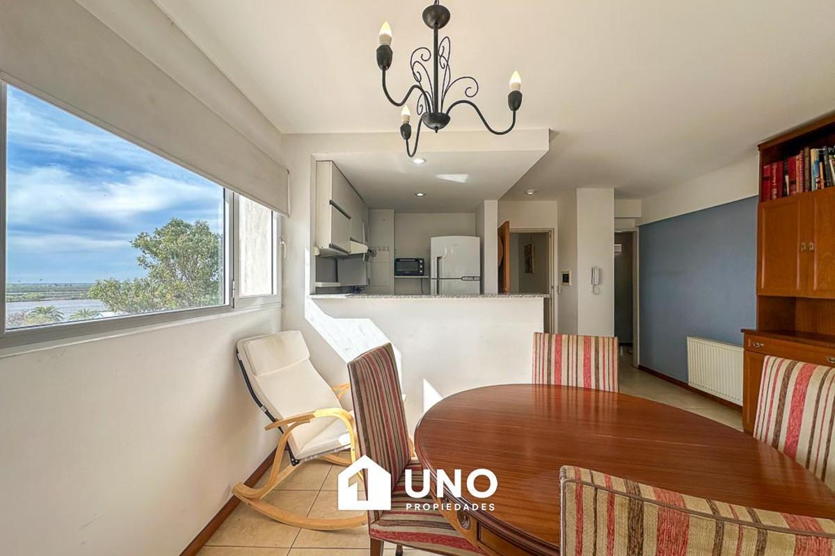 Foto de Piso exclusivo de 2 dormitorios con vista panorámica del río, balcón, imagen 4