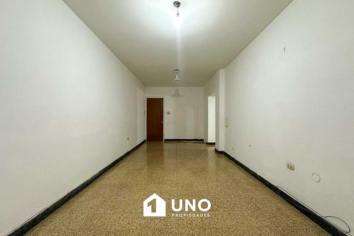 Foto de Departamento de 2 dormitorios y patio en planta baja, con orientación, imagen 3