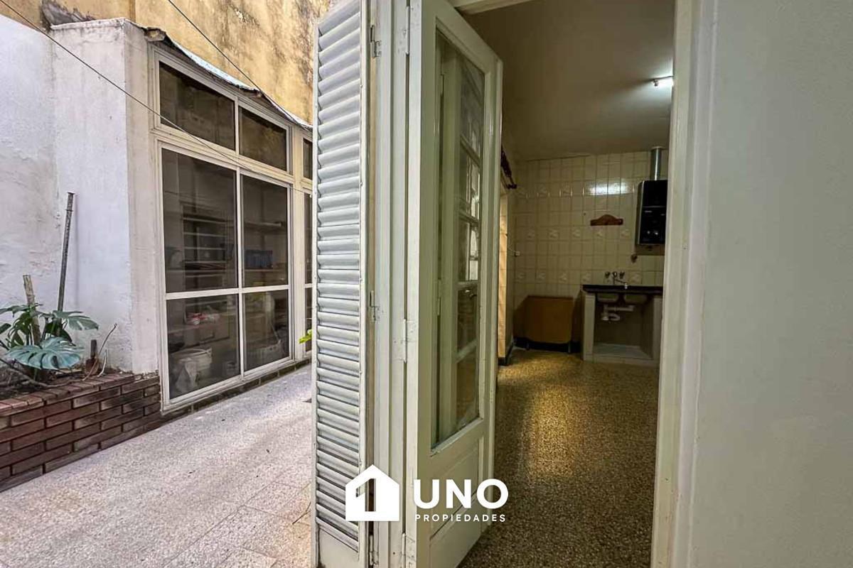 Foto de Departamento de 2 dormitorios y patio en planta baja, con orientación, imagen 4
