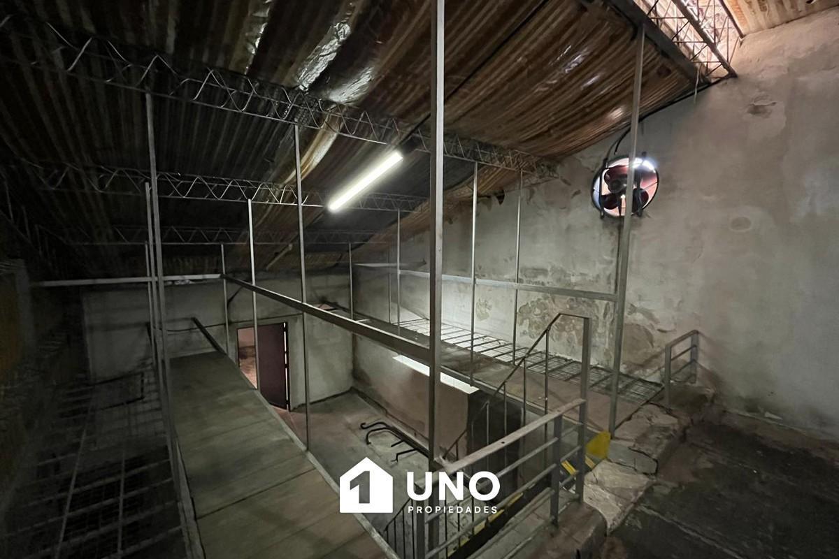 Foto de Local comercial amplio en pleno centro sobre calle Mendoza. Ideal para, imagen 2