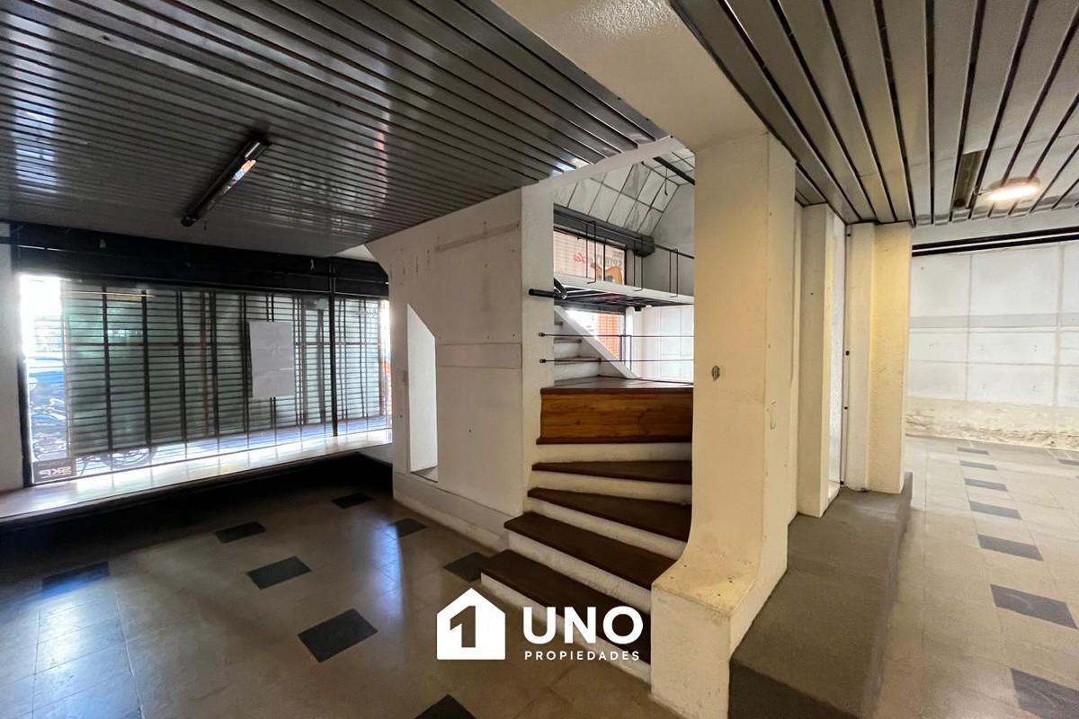 Foto de Local comercial amplio en pleno centro sobre calle Mendoza. Ideal para, imagen 5