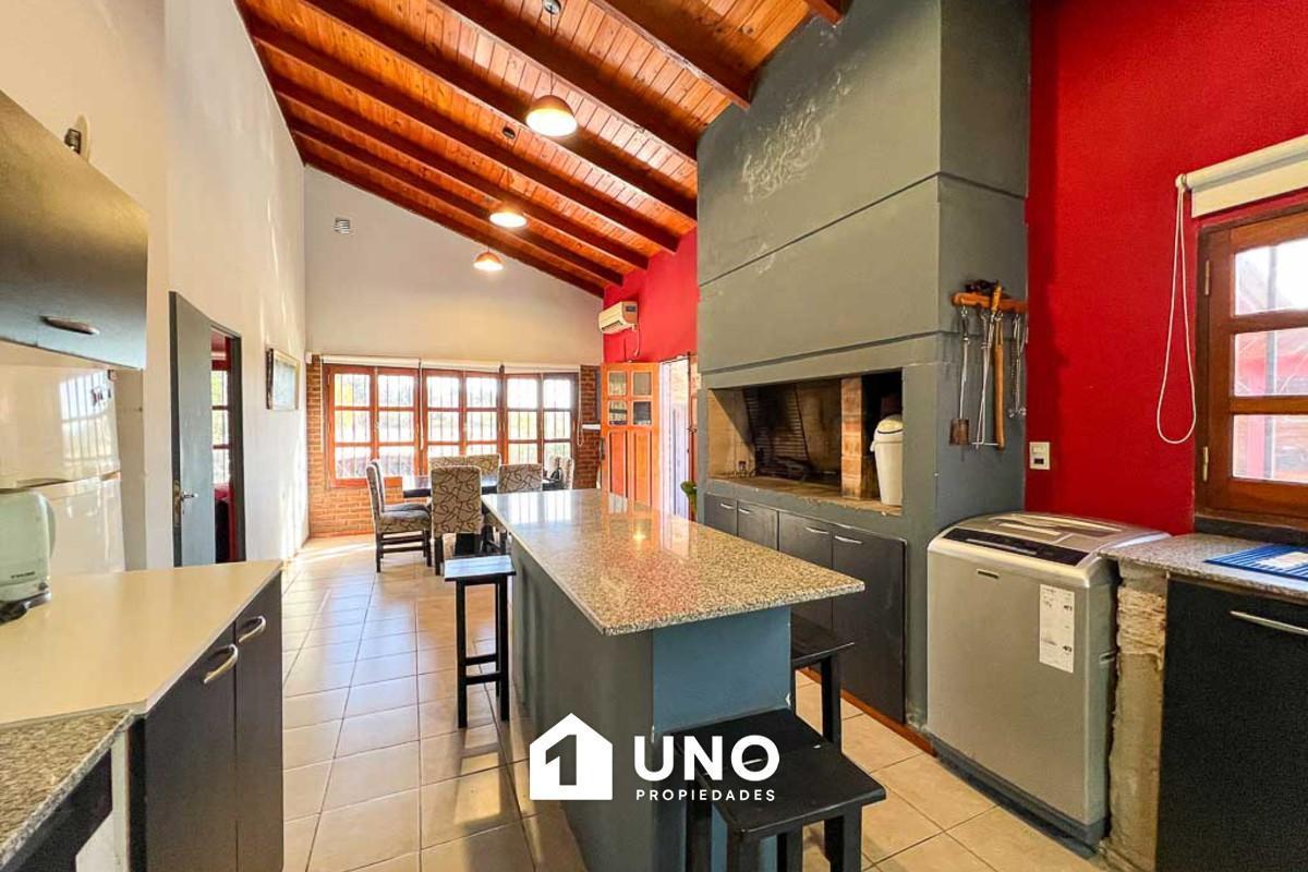 Foto de Casa de 4 dormitorios en Pueblo Esther. Con gran patio, pileta, cochera, imagen 4