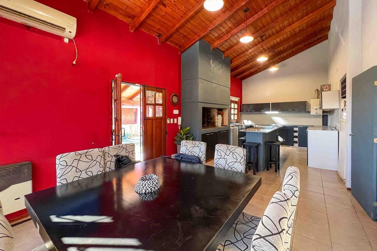 Foto de Casa de 4 dormitorios en Pueblo Esther. Con gran patio, pileta, cochera, imagen 2