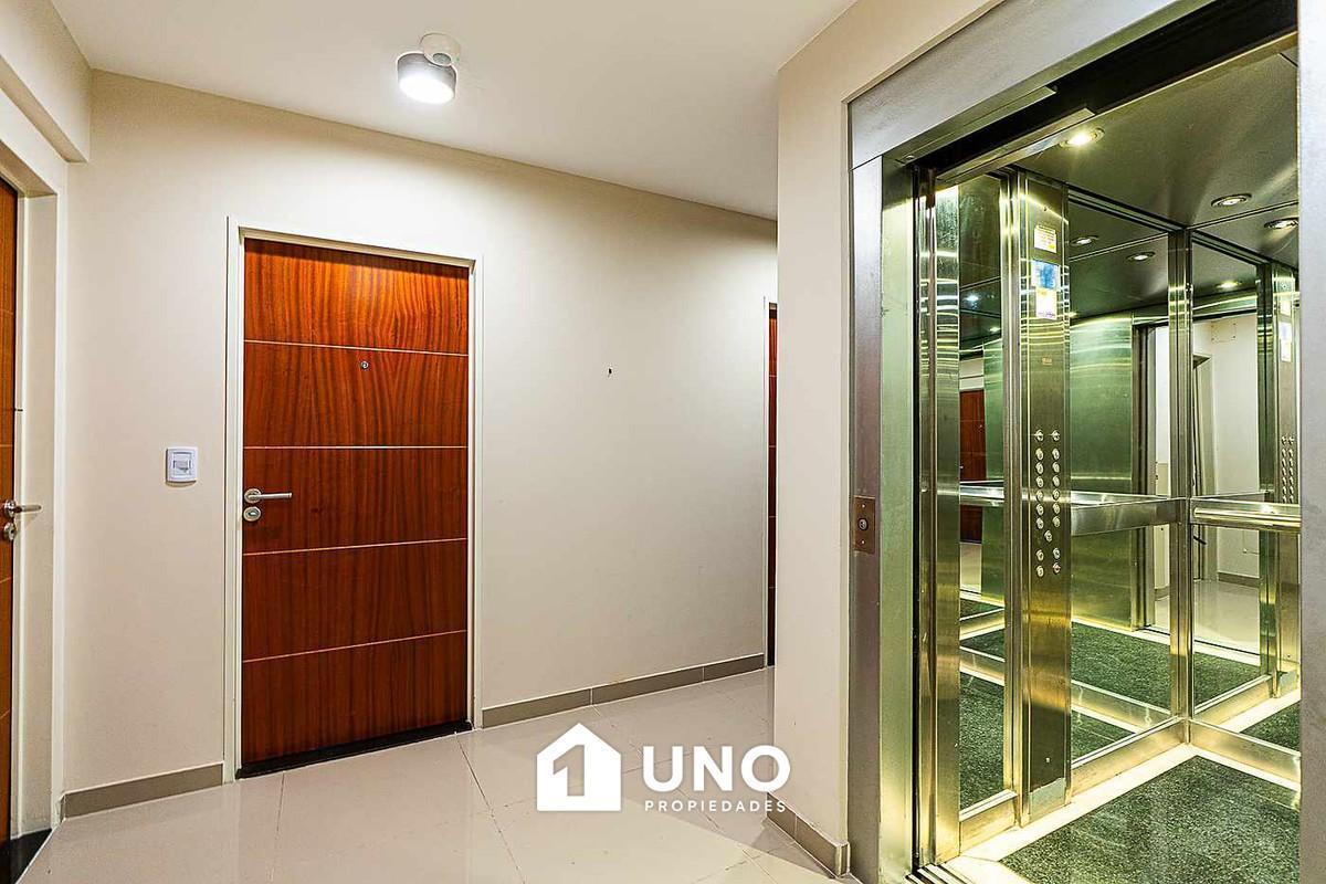 Foto de Amplio semipiso de 2 dormitorios con balcón terraza. Posibilidad, imagen 3