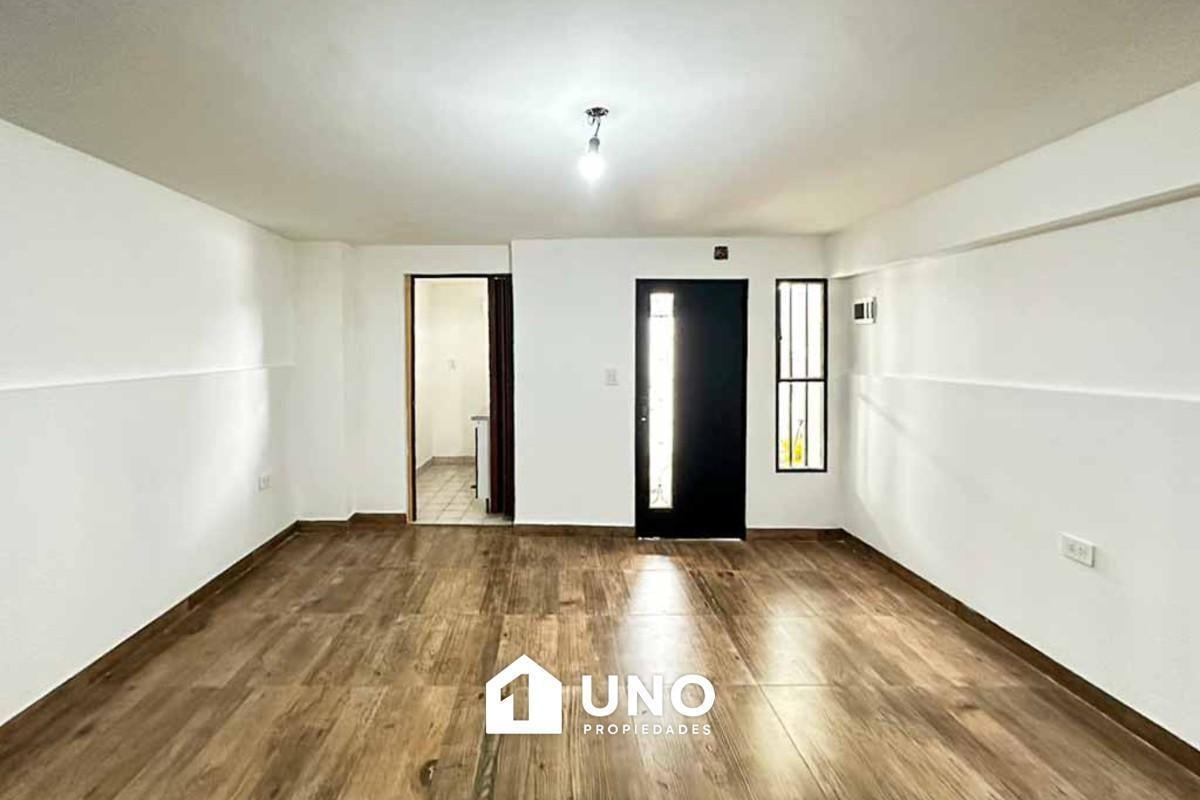 Foto de Casa de pasillo en PH tipo dúplex de 1 dormitorio en zona centro. Apto, imagen 2