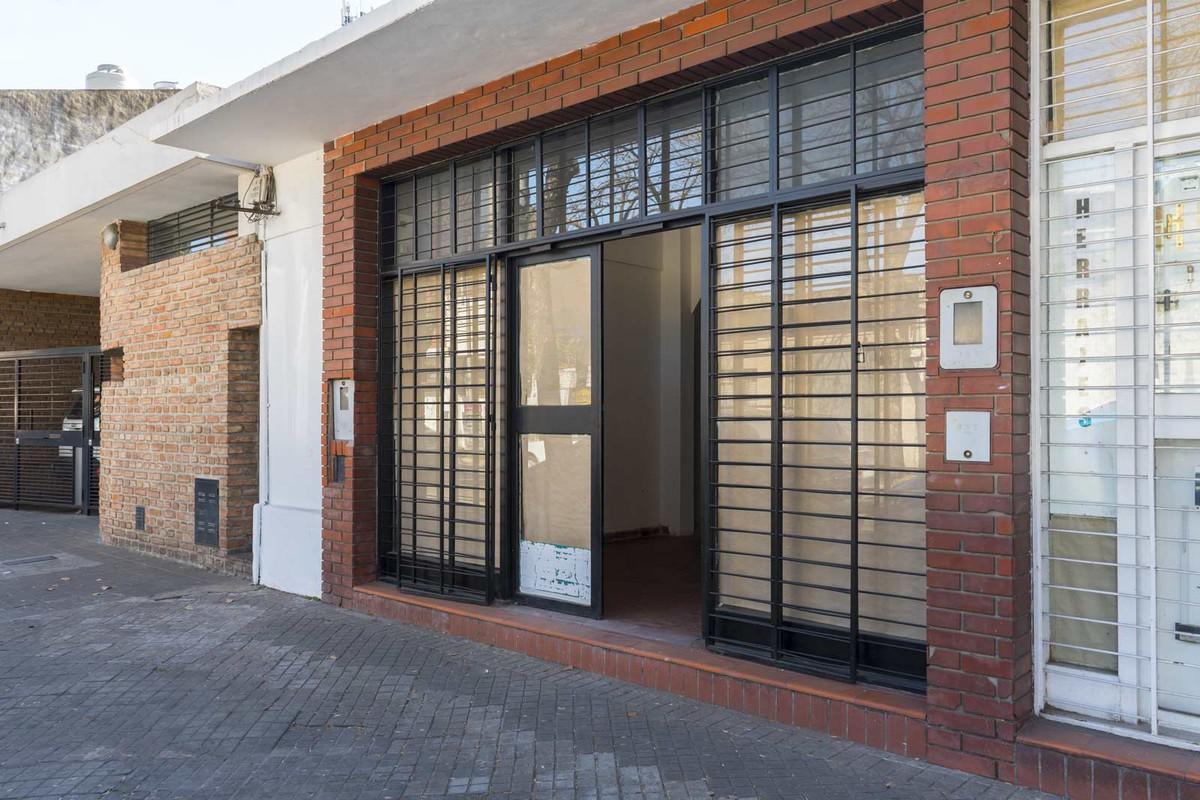 Foto de Local comercial en San Juan 4826, 30m2 con baño y depósito, ideal para, imagen 1